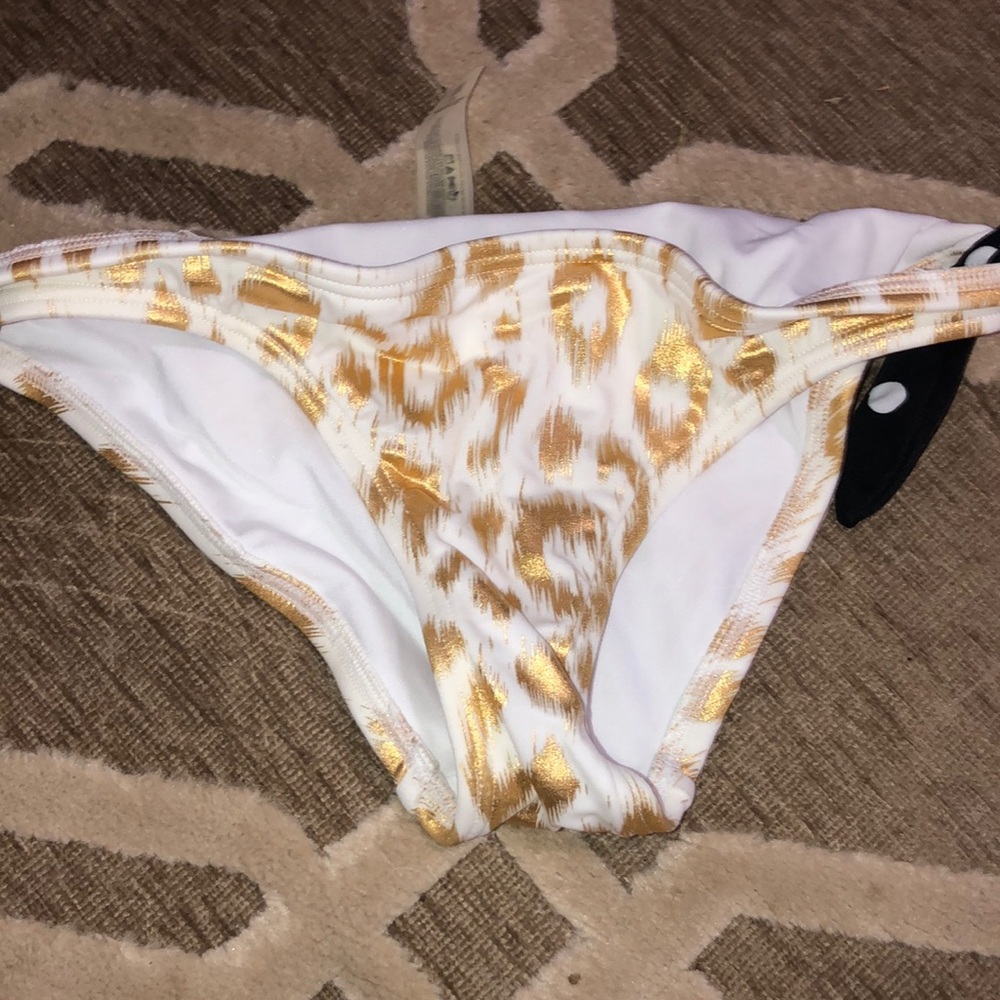 Bikini bottoms VS